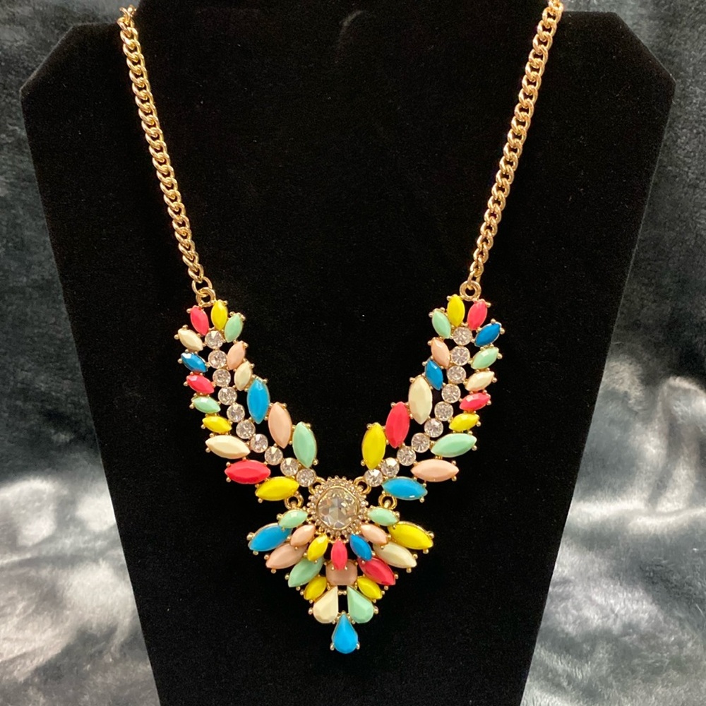 NWT Macy’s Statement Necklace